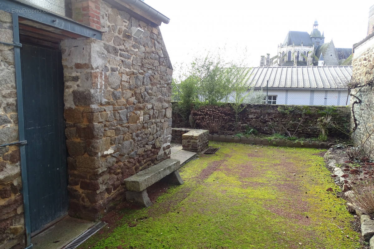 Maison à MAYENNE