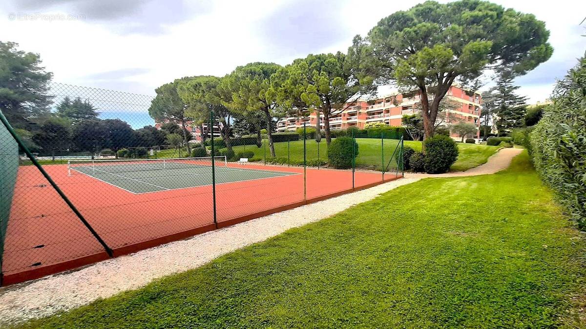 Résidence avec parc, piscine et tennis - Appartement à ANTIBES