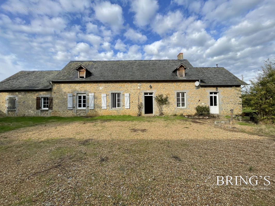 Maison à MESLAY-DU-MAINE