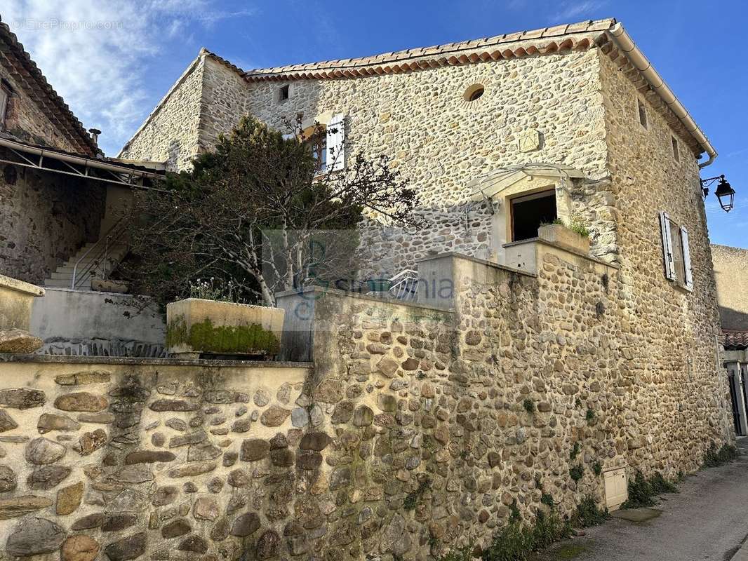 Maison à ALLEGRE-LES-FUMADES