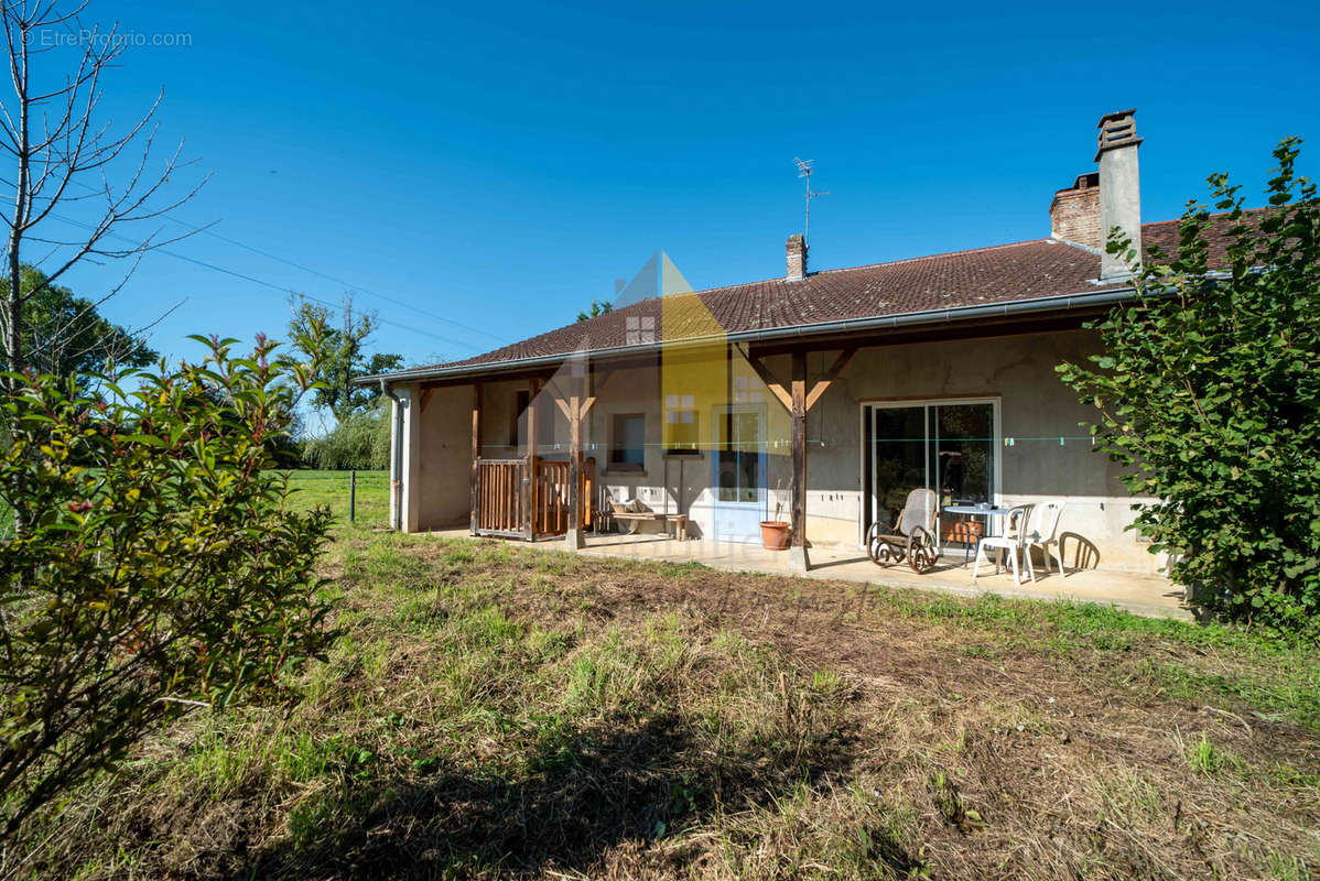 Maison à FRANGY-EN-BRESSE