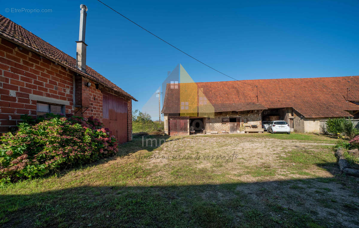 Maison à FRANGY-EN-BRESSE