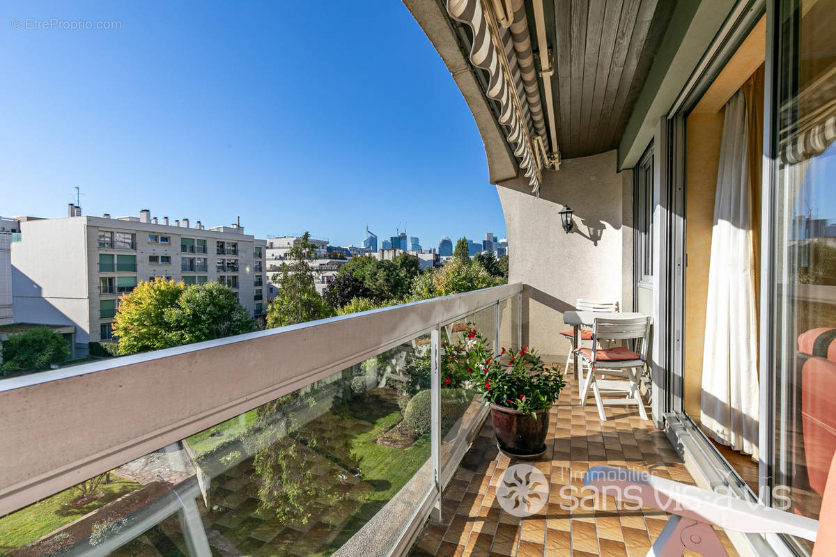 Appartement à COURBEVOIE