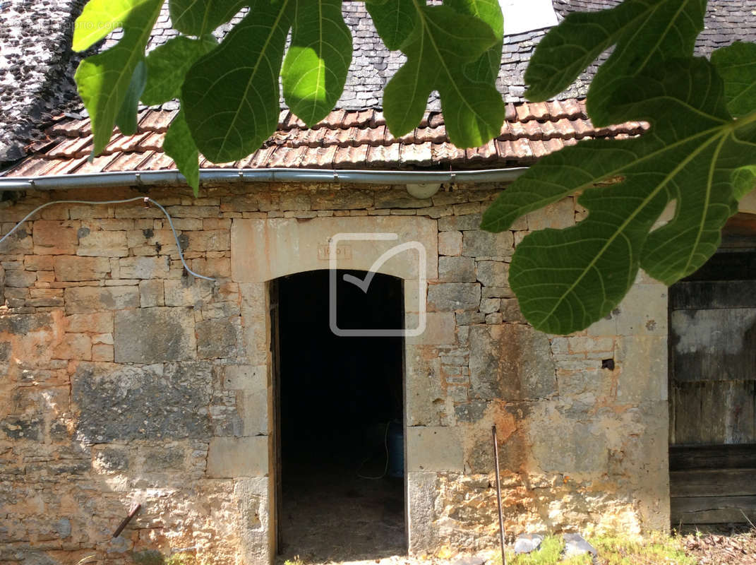 Maison à CHARTRIER-FERRIERE