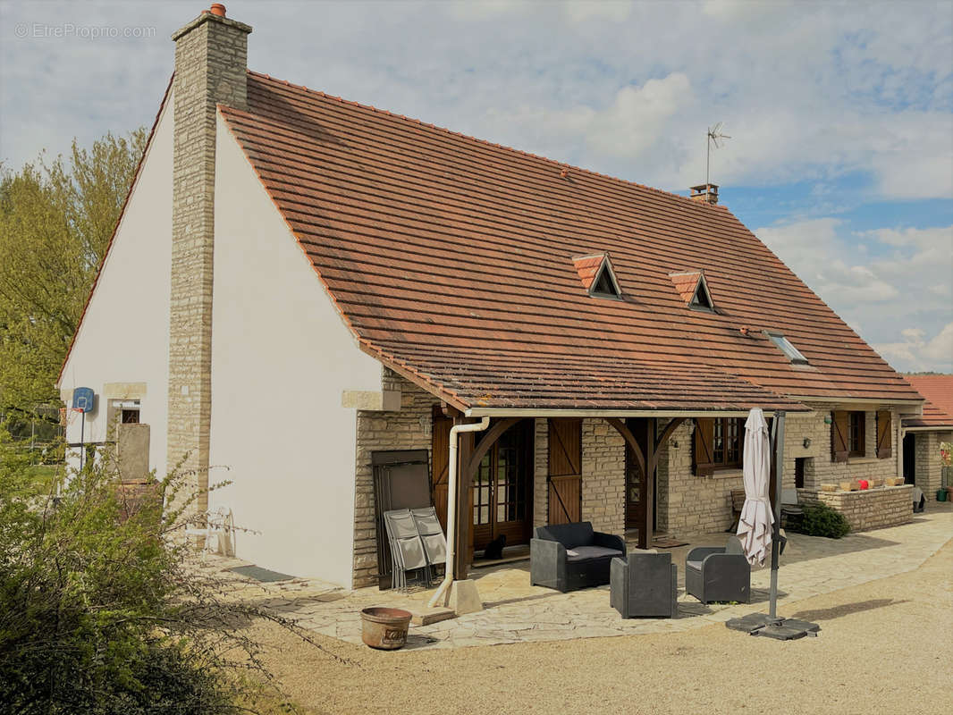 Maison à NOYERS