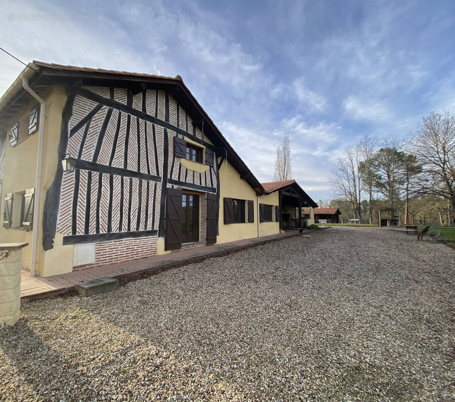 Maison à SAINT-CHRISTOPHE-DE-DOUBLE