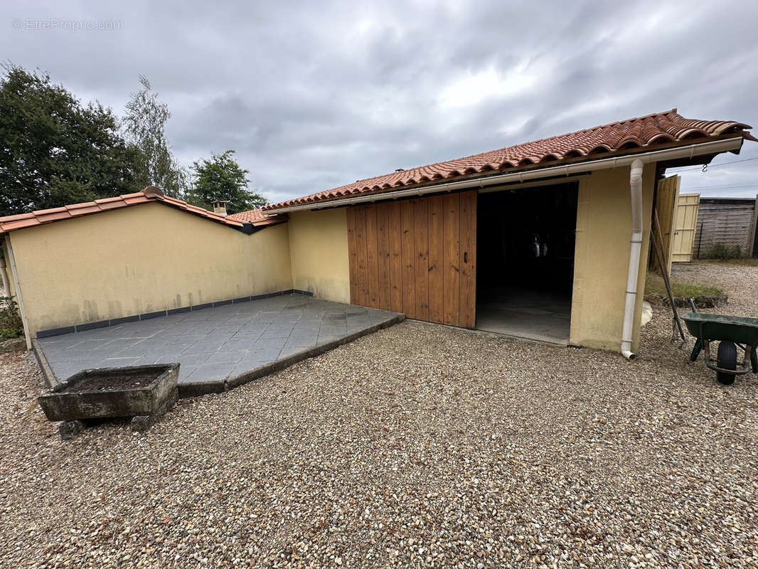 Maison à SAINT-CHRISTOPHE-DE-DOUBLE