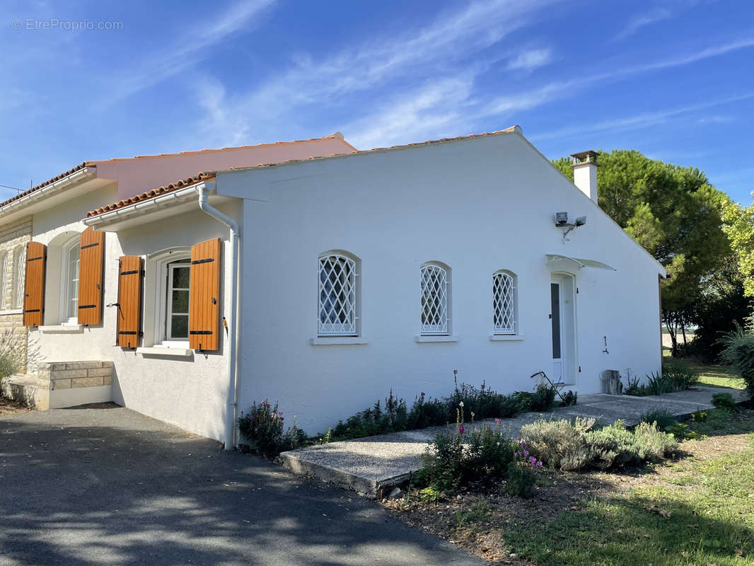 Maison à SURGERES