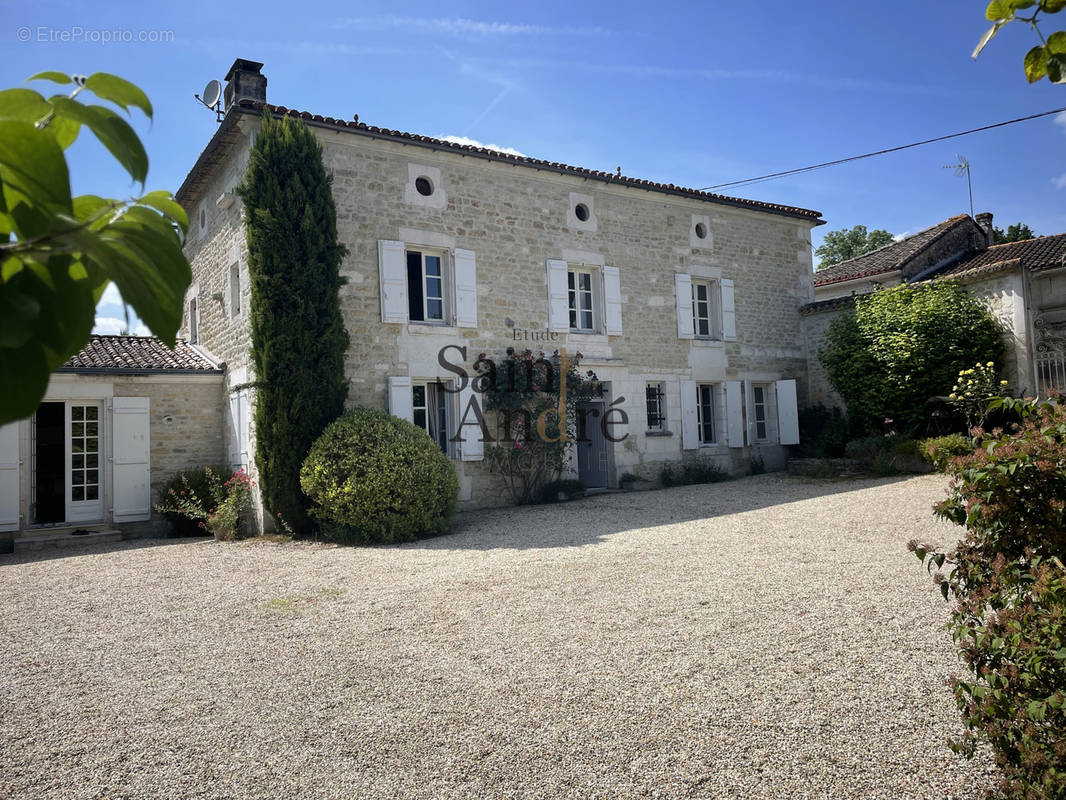 Maison à CHAMPNIERS