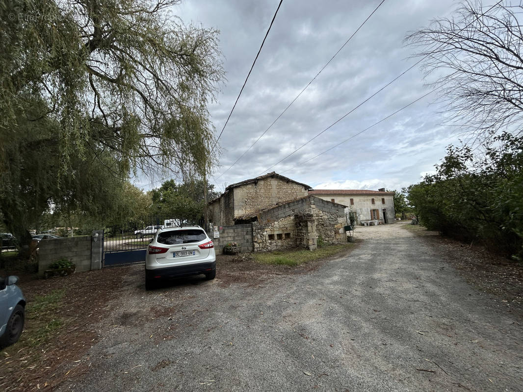 Maison à SAINT-GENES-DE-FRONSAC