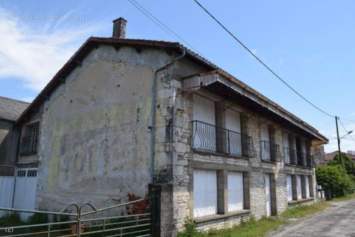 Maison à VERTEUIL-SUR-CHARENTE