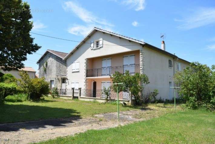 Maison à VERTEUIL-SUR-CHARENTE