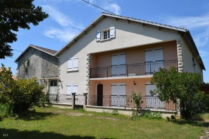 Maison à VERTEUIL-SUR-CHARENTE