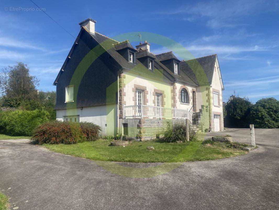 Maison à PLUSSULIEN