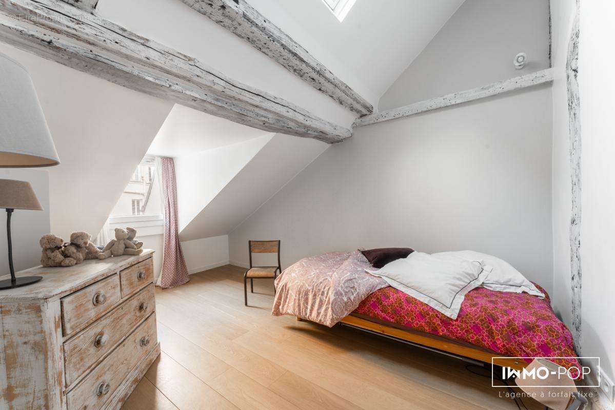 Appartement à PARIS-3E