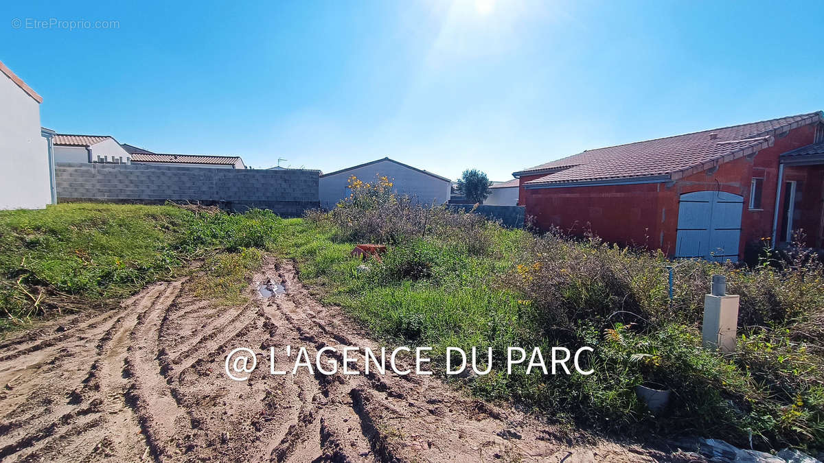 Terrain à VAUX-SUR-MER