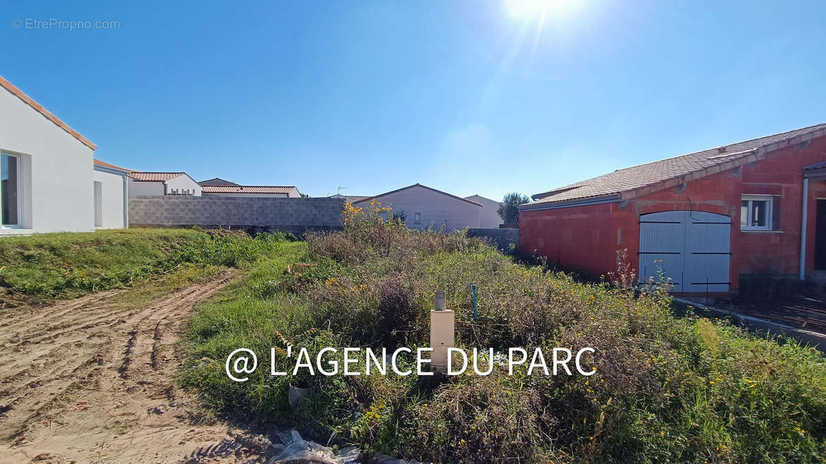 Terrain à VAUX-SUR-MER