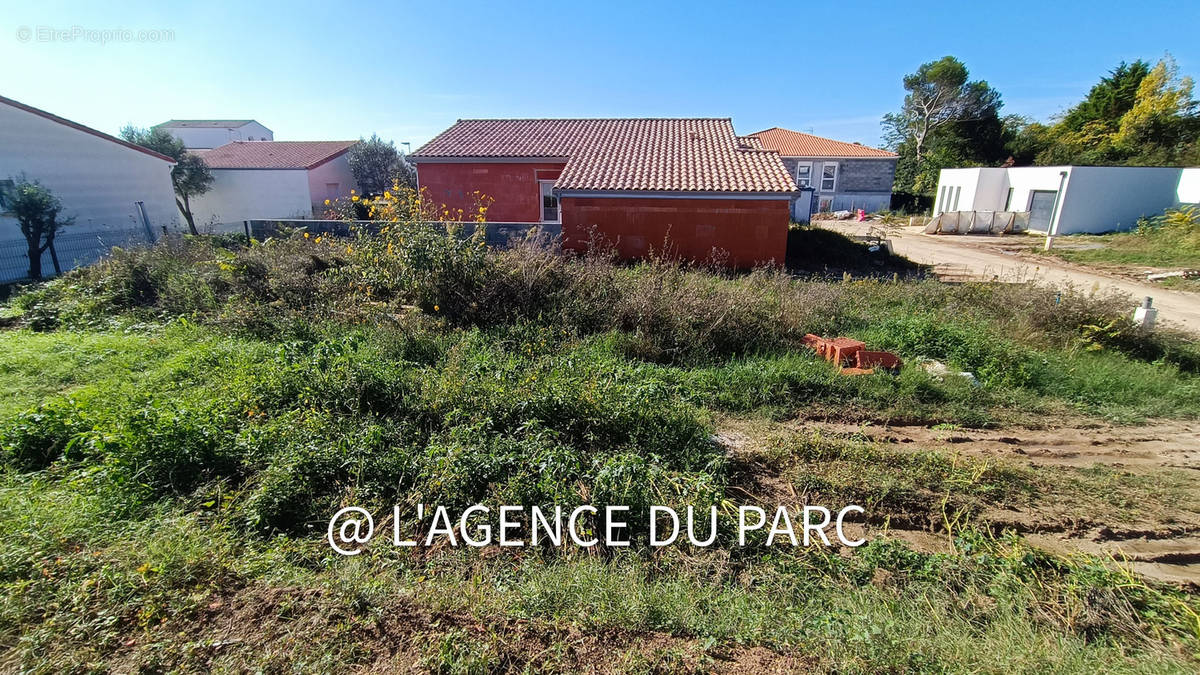 Terrain à VAUX-SUR-MER