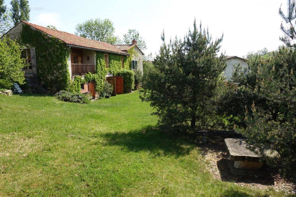 Maison à MARCILLY-LE-CHATEL