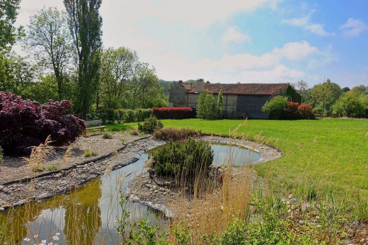 Maison à MARCILLY-LE-CHATEL