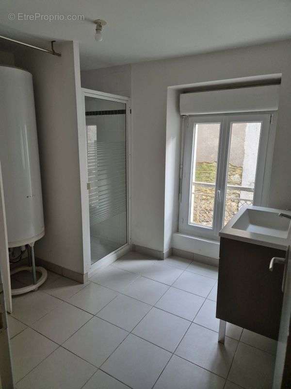 Appartement à POUANCE