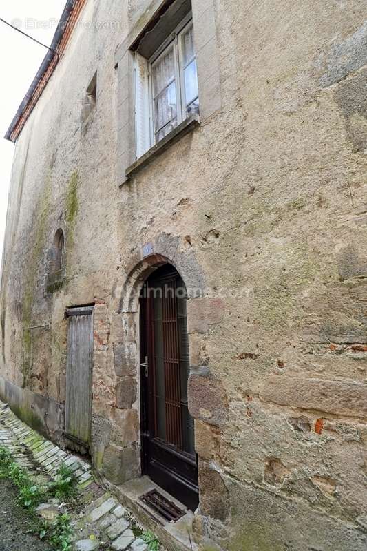 Maison à MAGNAC-LAVAL