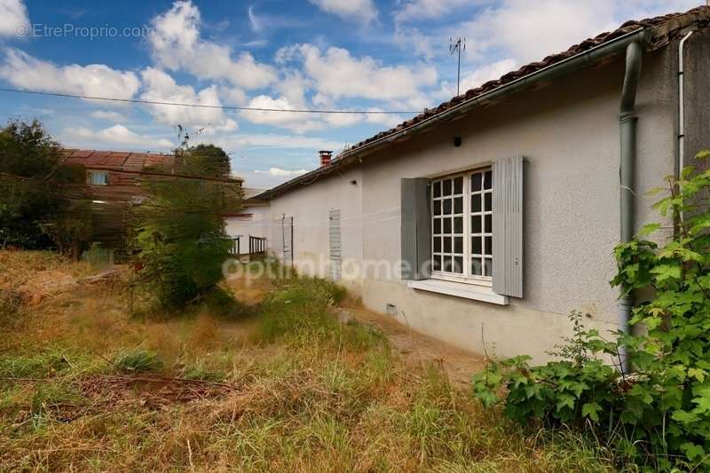 Maison à MAGNAC-LAVAL