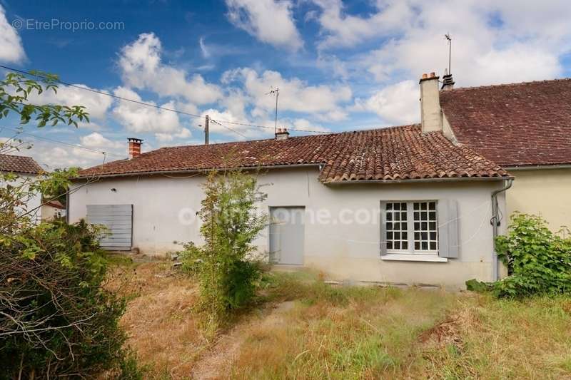 Maison à MAGNAC-LAVAL