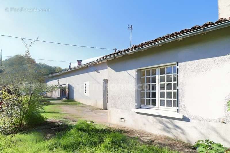 Maison à MAGNAC-LAVAL