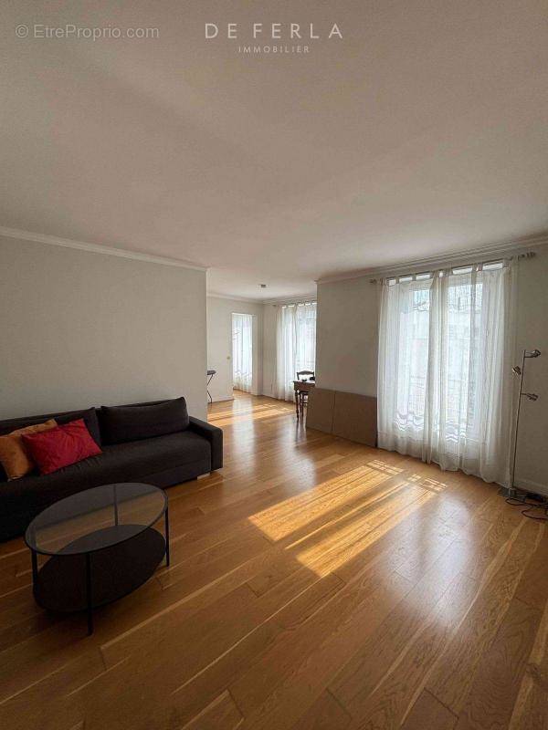 Appartement à PARIS-14E