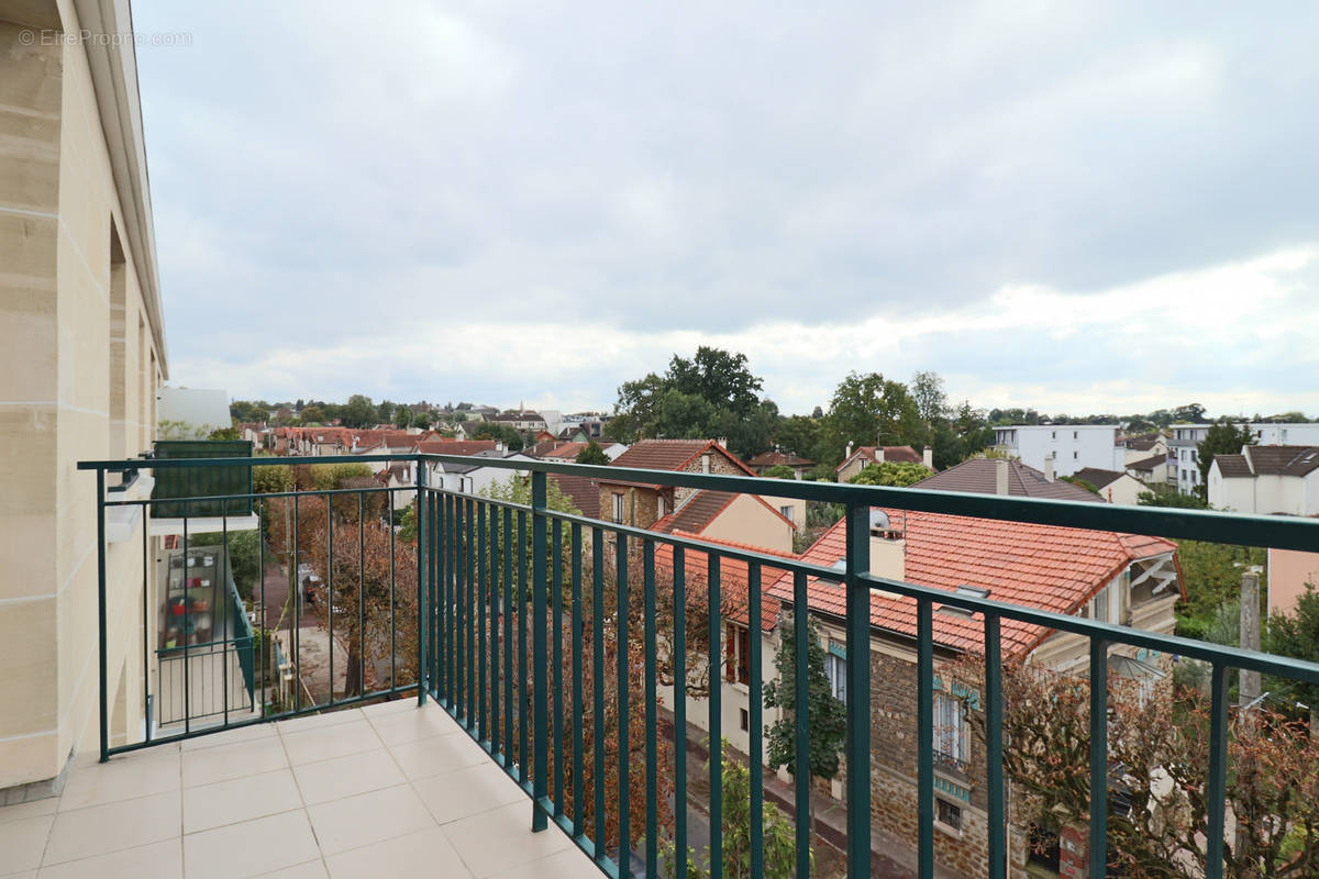 Appartement à LES PAVILLONS-SOUS-BOIS