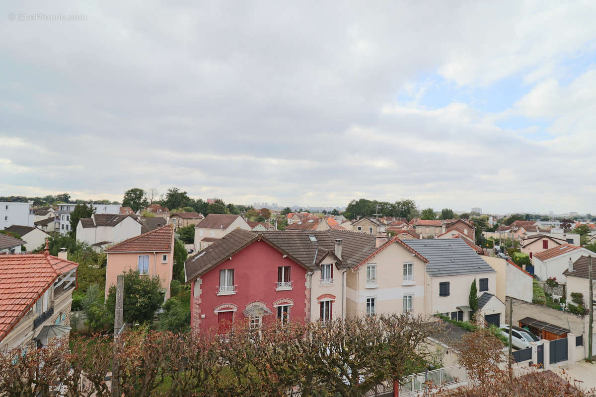 Appartement à LES PAVILLONS-SOUS-BOIS