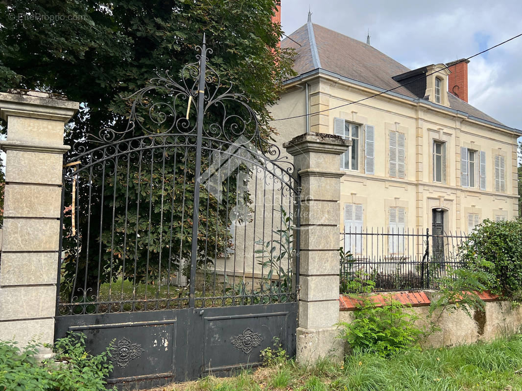 Maison à MORNAY-SUR-ALLIER