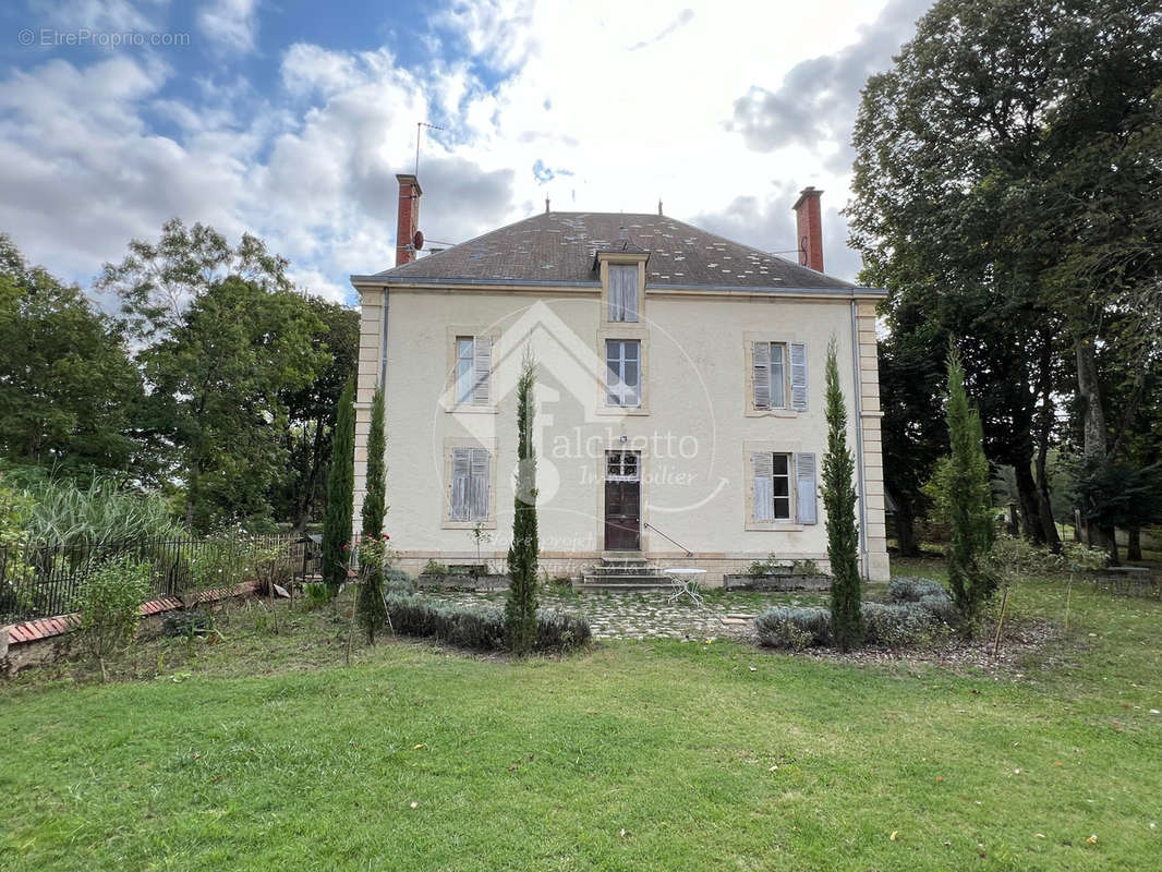 Maison à MORNAY-SUR-ALLIER