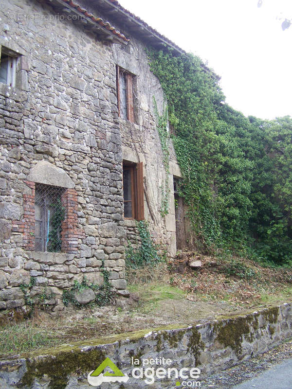 Maison à CHATEAUPONSAC