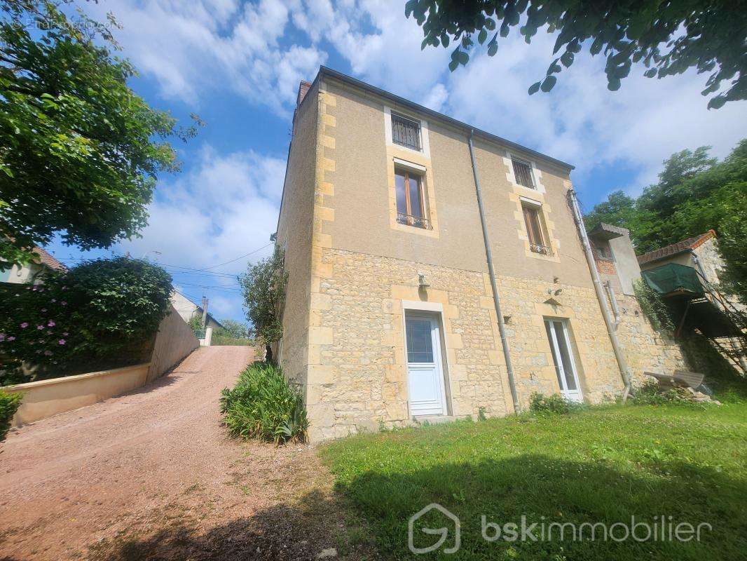 Maison à COULANGES-LES-NEVERS