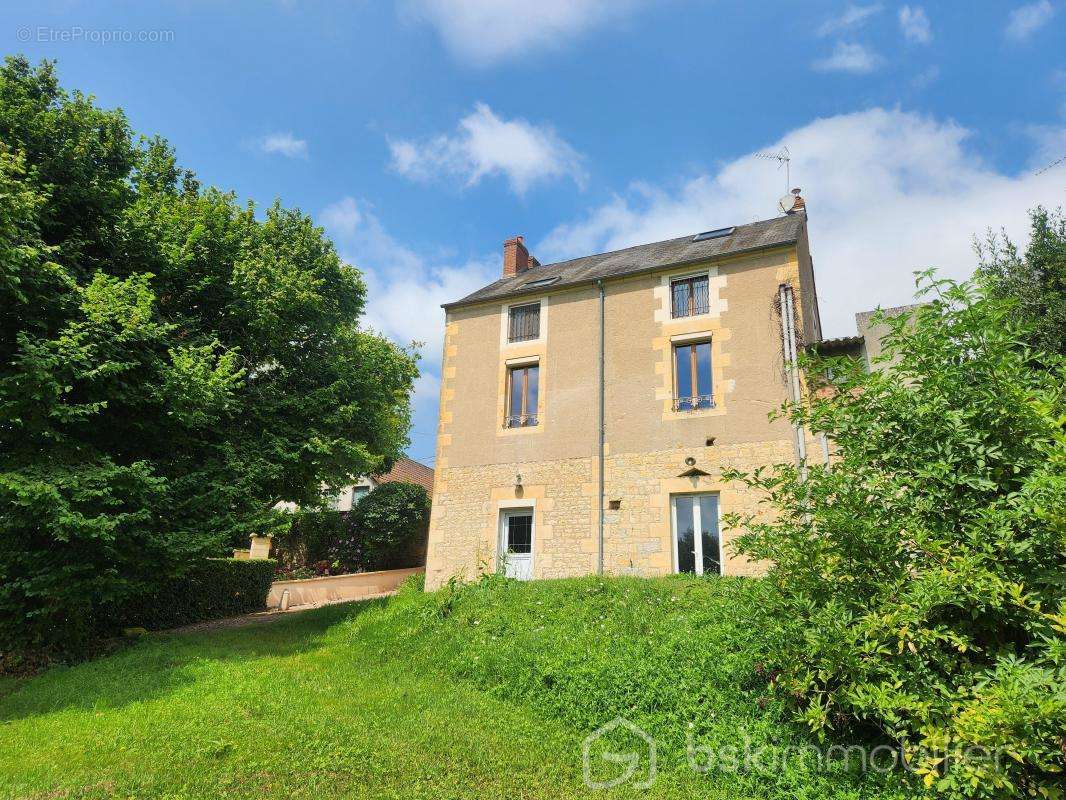 Maison à COULANGES-LES-NEVERS