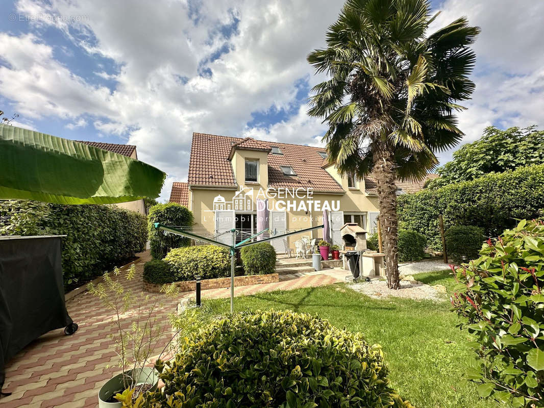 Maison à SAVIGNY-LE-TEMPLE