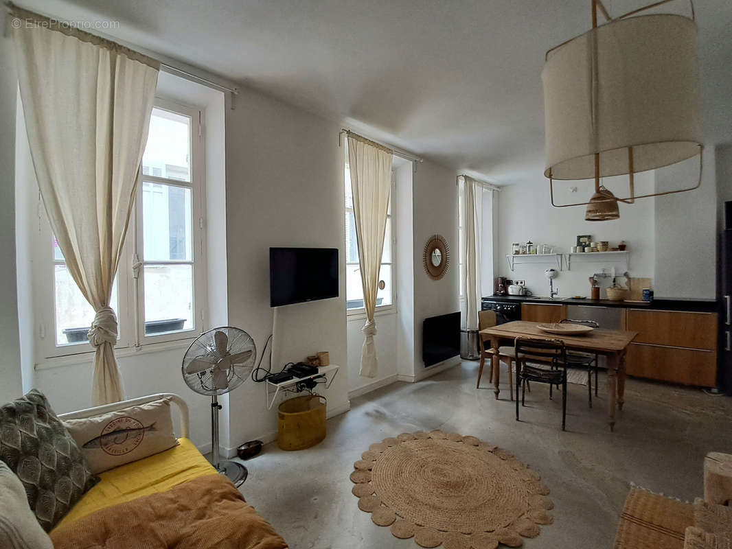 Appartement à MARSEILLE-1E