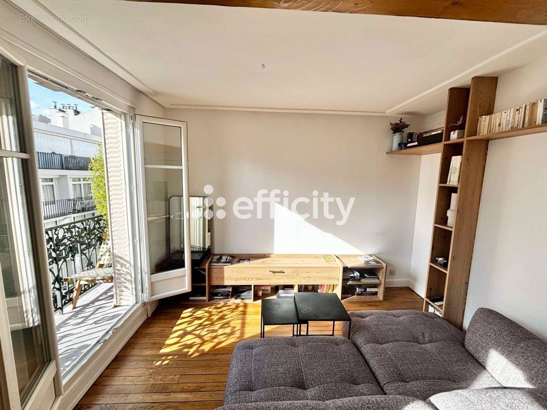 Appartement à PARIS-18E