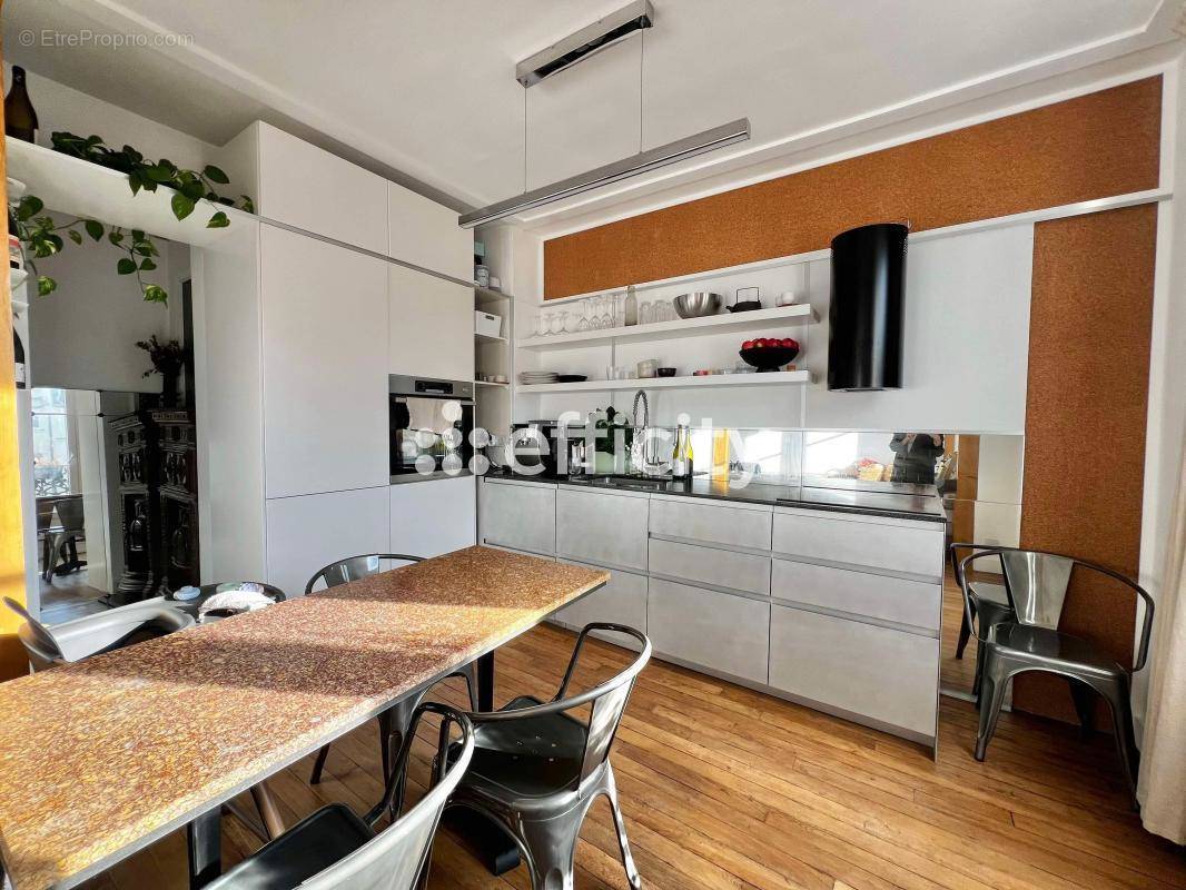 Appartement à PARIS-18E