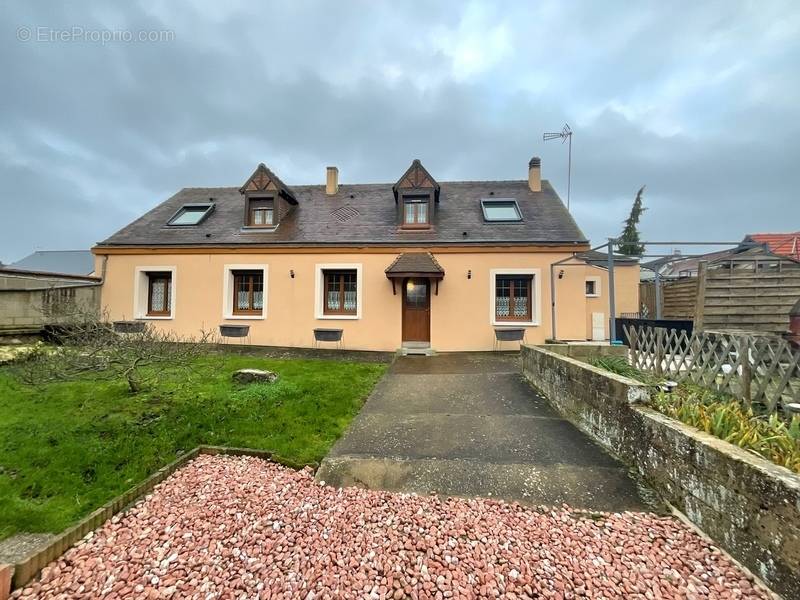 Maison à VER-LES-CHARTRES