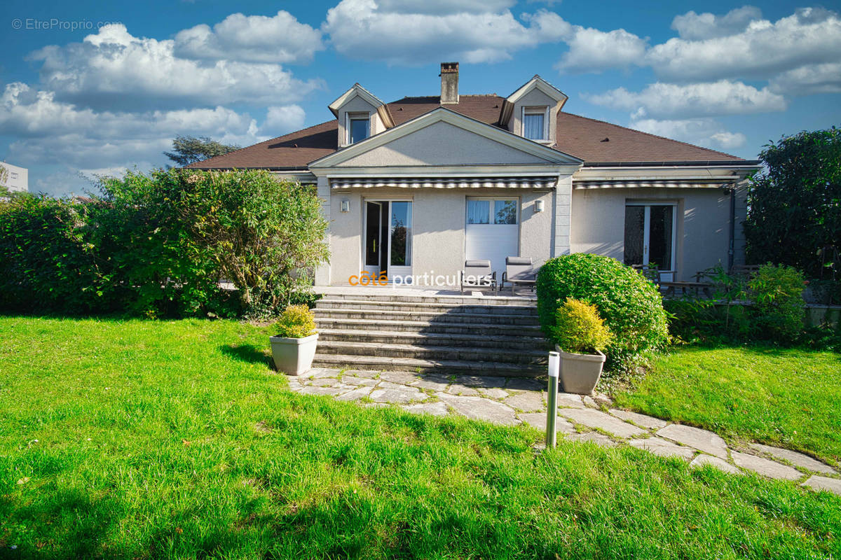 Maison à SAINT-MAUR-DES-FOSSES