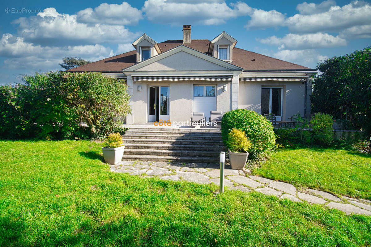 Maison à SAINT-MAUR-DES-FOSSES