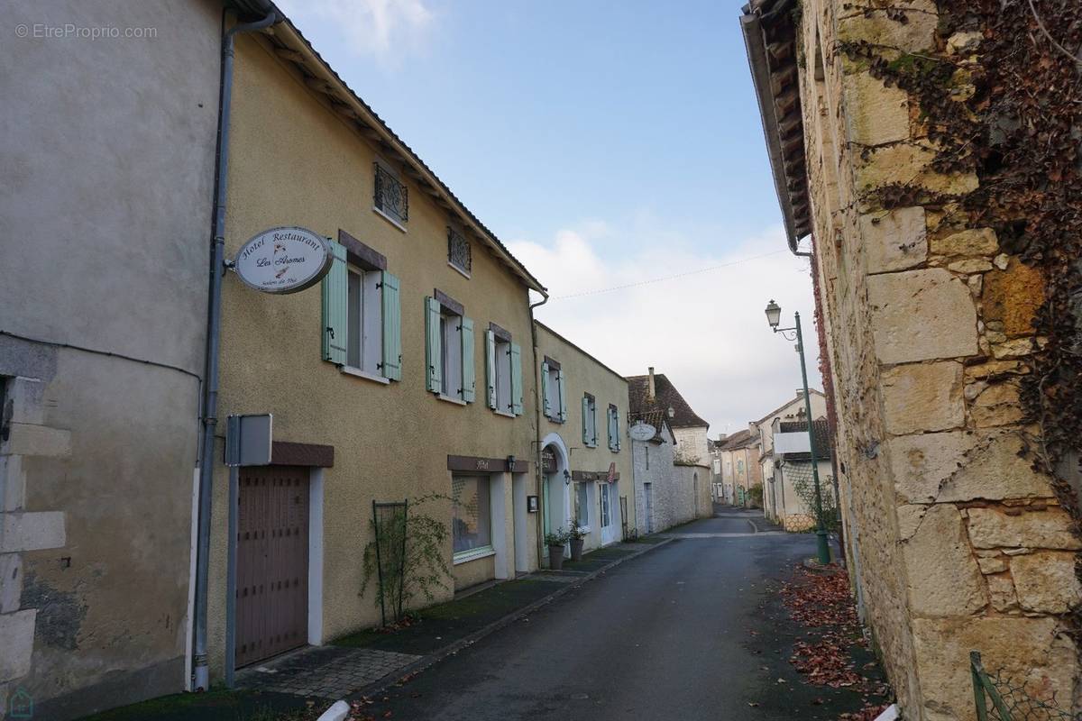 Maison à NEGRONDES