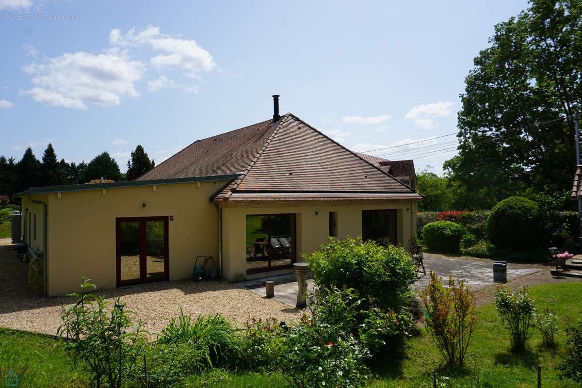 Maison à CORGNAC-SUR-L&#039;ISLE