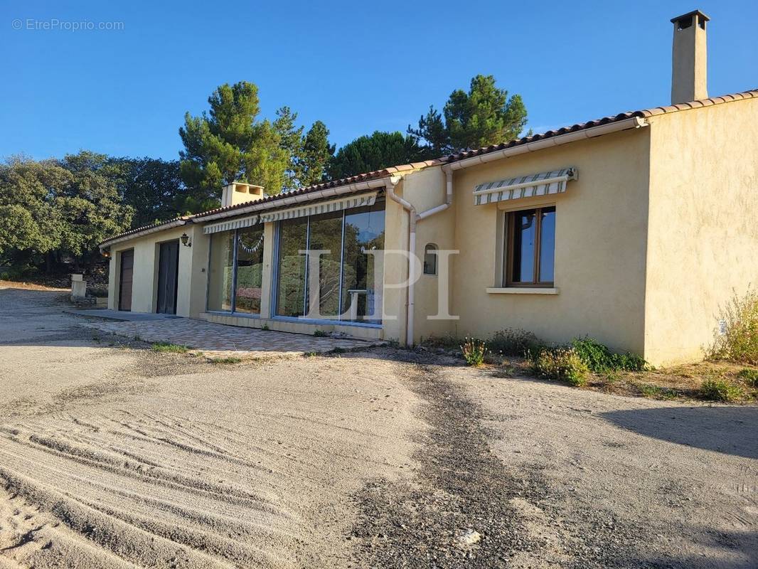 Maison à SAINT-SATURNIN-LES-APT