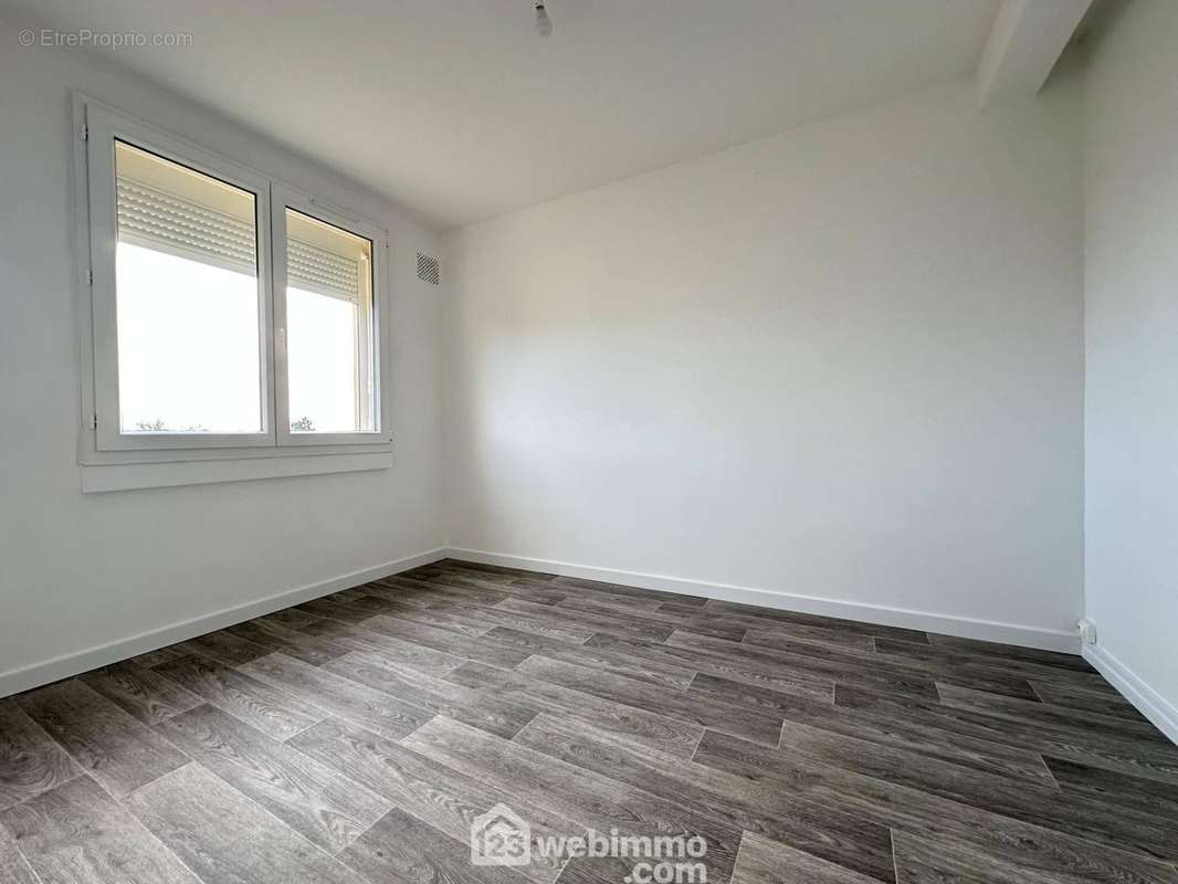 Voici la première chambre de 10 m² - Appartement à LAON