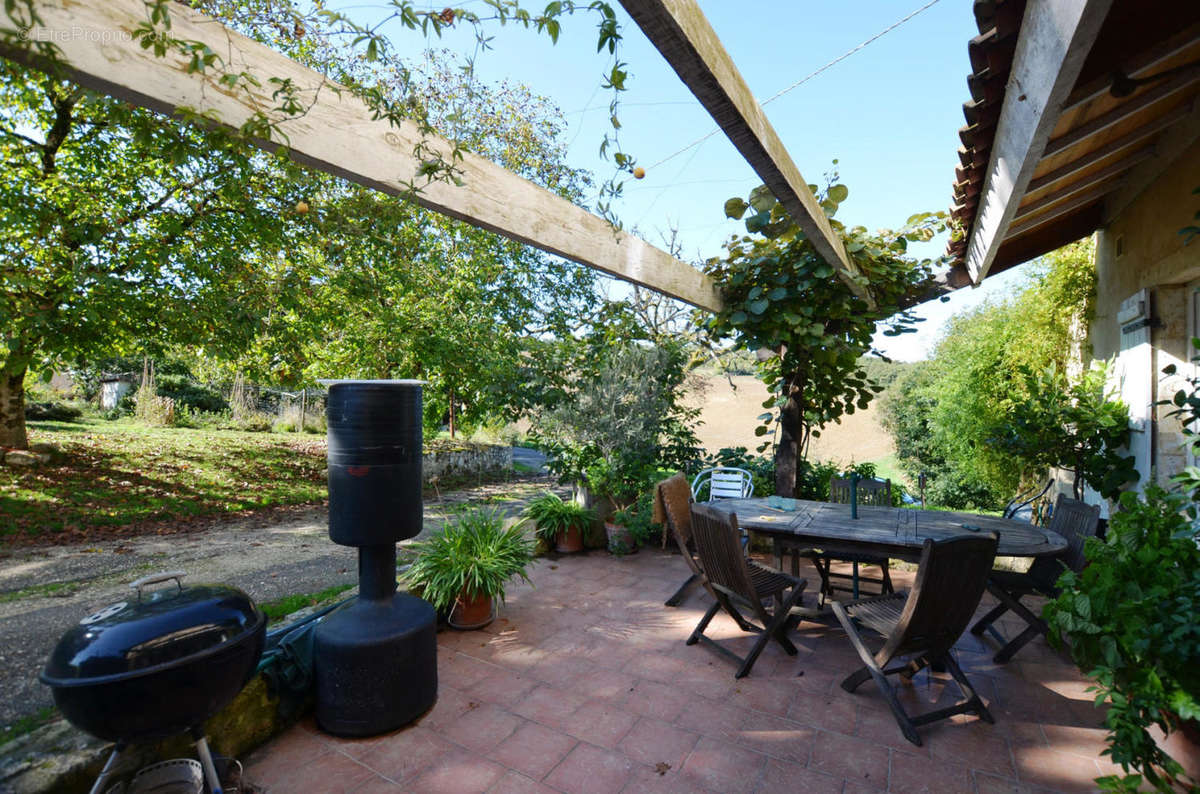 04 - 01Terrasse cuisine - Kitchen terrace - Maison à ROQUEPINE