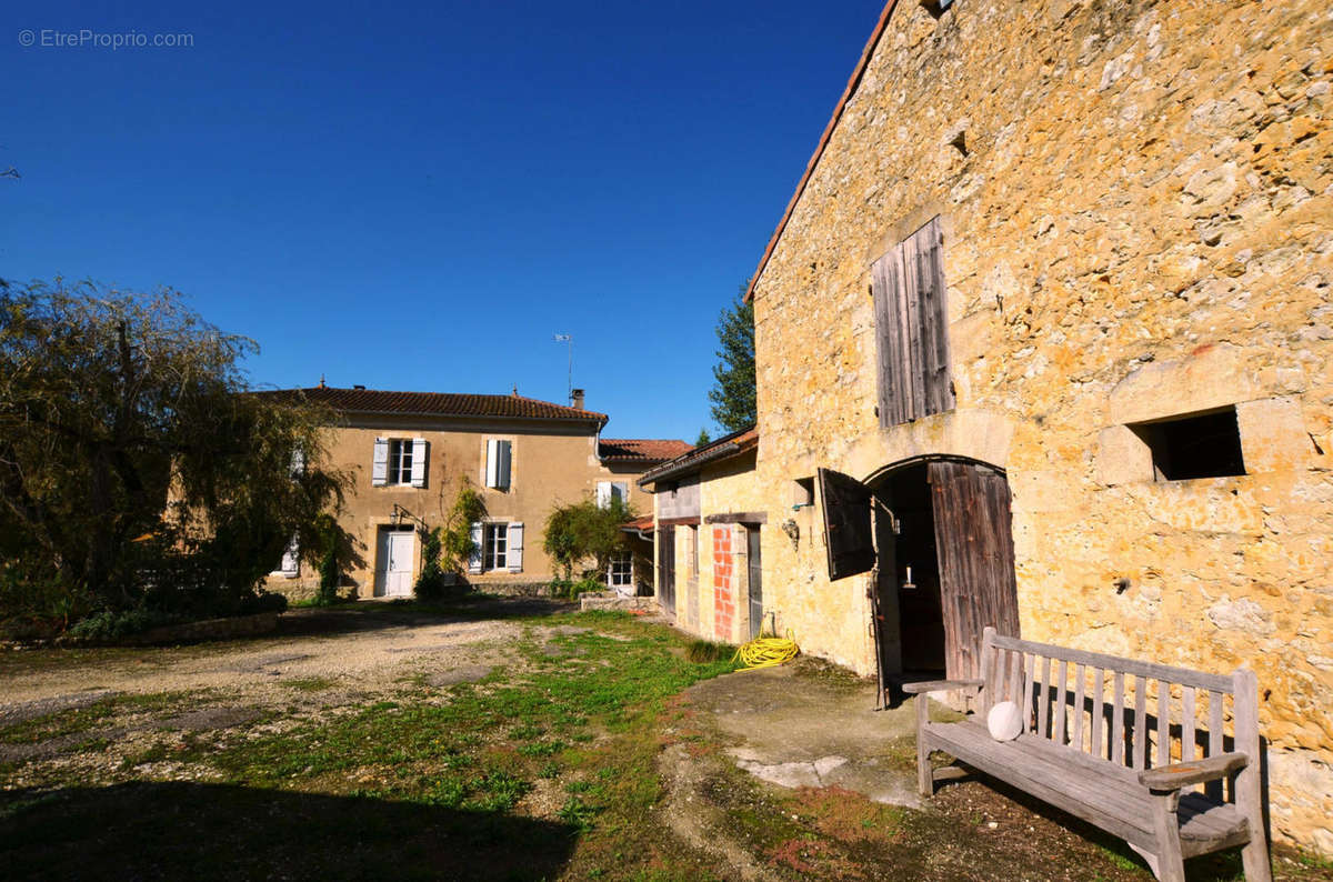 06 - Maison et chai - House and winestore - Maison à ROQUEPINE